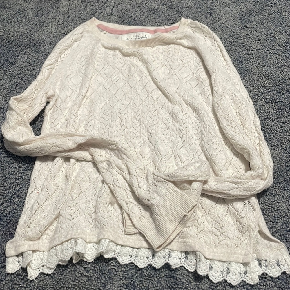 Girls off white sweater with lace trim on bottom